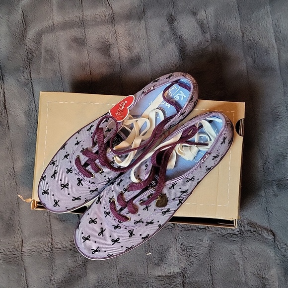 Taylor Swift Shoes - NWT! RARE! Taylor Swift In Collaboration with Keds Purple Bow Print Keds! Size 8